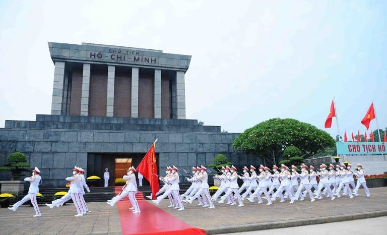 Lich-trinh-kham-pha-ha-noi-1-ngay-bang-xe-may-9